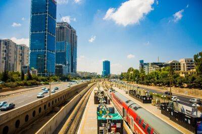 Из-за пожара в Северном Тель-Авиве задержаны поезда в центре страны