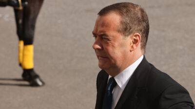 Медведев призвал ликвидировать Зеленского