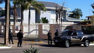 Бразильская полиция провела обыск в доме Болсонару и изъяла телефон