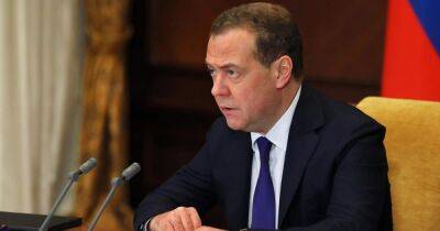 Медведев после атаки БПЛА по Кремлю призвал устранить Зеленского: в ОП ответили