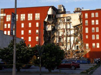 В США частично рухнула многоэтажка: спасены 8 человек, сколько еще под завалами неизвестно
