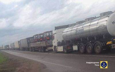 На границе с РФ пробка из грузовиков с краденым зерном - Андрющенко