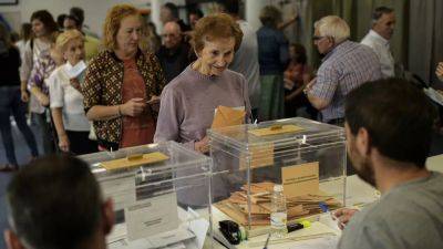 Правоцентристы победили на местных выборах в Испании