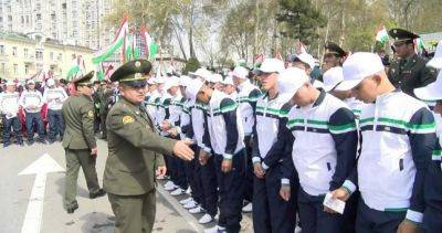 Выпускников медицинского университета в Душанбе забрали в армию прямо с госэкзаменов