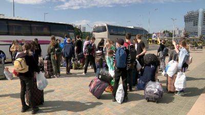 Детей из Донбасса, находившихся на оздоровлении в Беларуси, проводили на родину