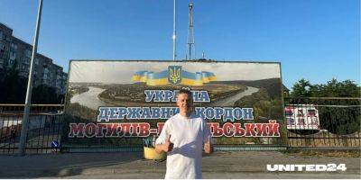 «Еще один особенный гость в Киеве». Игрок Арсенала Александр Зинченко также прибыл в Украину