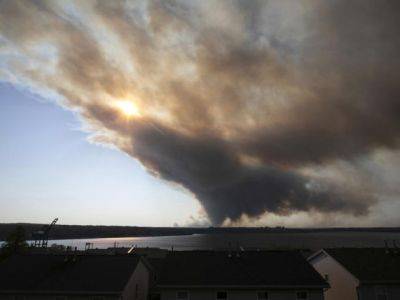 Лесные пожары в Канаде: В Новой Шотландии эвакуировали тысячи людей - unn.com.ua - Украина - Киев - Канада - Шотландия - провинция Новая