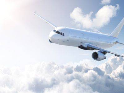В США пассажирские авиаперевозки в отпуск превысили доковидный уровень - unn.com.ua - США - Украина - Киев - Reuters - Covid-19