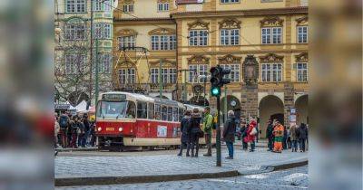 В Праге отменяют льготный проезд в транспорте для украинцев: названа дата