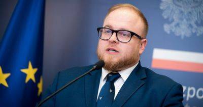 Cпикера МИД Польши, который требовал от Зеленского извинений за Волынскую трагедию, отстранили