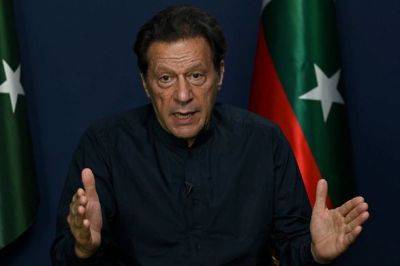 Экс-премьеру Пакистана Хану продлили залог по 7 уголовным делам