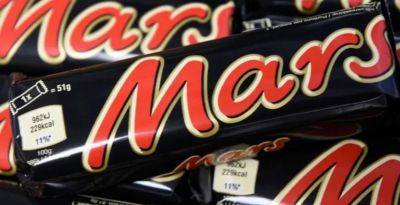Обертку к шоколадным батончикам «Марс» начали делать из бумаги