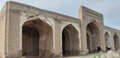 Историческая мечеть "Намозгох" находится в ужасном состоянии. Власти пообещали выделить средства на ее реконструкцию