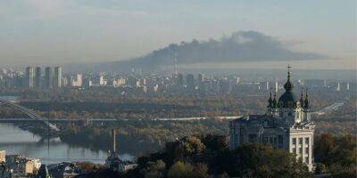 Ночная атака. В трех районах Киева обломки дронов упали возле домов, повреждены авто