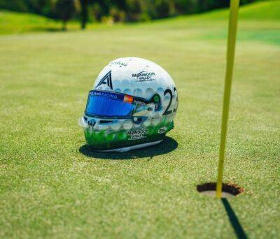 Шлем Элбона в Майами оформлен как мяч для гольфа