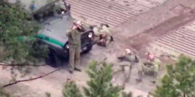 «Су*а, он так крутится». Украинский дрон унизил беларуских пограничников — видео