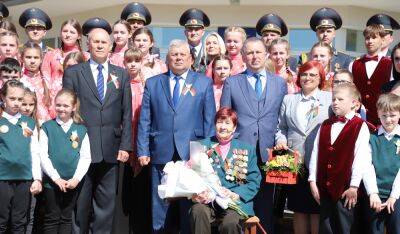 Председатель Гродненского горисполкома Мечислав Гой поздравил с наступающим Днем Победы ветерана войны Зинаиду Судакову