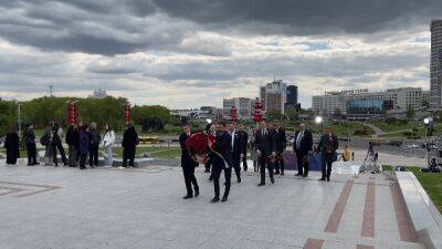 Представители МИД Беларуси возложили цветы к стеле «Минск — город-герой»