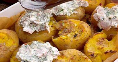 Лучшее на обед: рецепт запеченной картошки с творожной начинкой