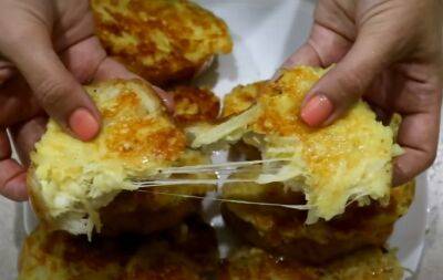 Быстро, дешево и сытно: рецепт горячих картофельных бутербродов с сыром и яйцом