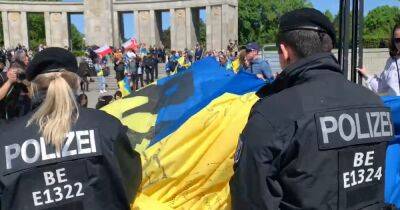 Берлин ввел запрет на российские и украинские флаги 8 и 9 мая