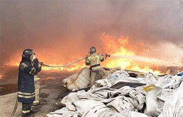 В российском Екатеринбурге вспыхнул масштабный пожар