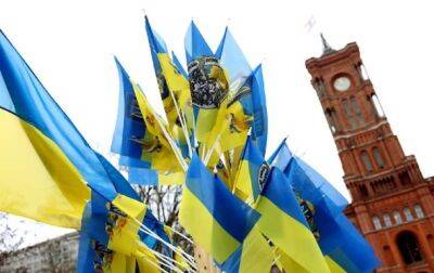В Берлине суд разрешил украинские флаги 8 и 9 мая