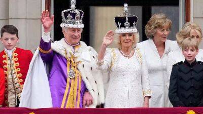 Карл III официально коронован в ходе исторической церемонии