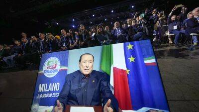 Берлускони готов "вернуться в бой"