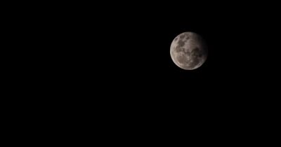 Ученые раскрыли таинственную внутреннюю часть Луны: имеет нечто общее с Землей (фото)