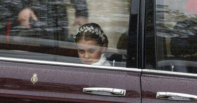 Принцесса Шарлотта появилась на коронации короля Чарльза в серебряном венке и наряде Alexander McQueen