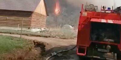 В Свердловской области после пожара на складах с порохом эвакуируют население, в регионе сильный смог и запах гари