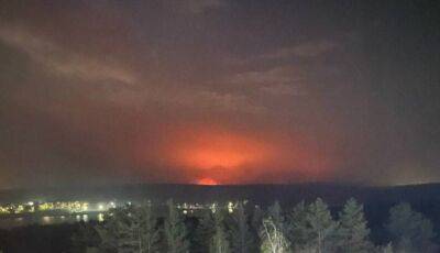 Лесные пожары на Урале: под Екатеринбургом огонь перекинулся на склады с порохом
