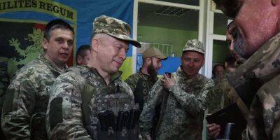 Сырский посетил позиции украинских подразделений на передовой и наградил лучших пехотинцев — фото