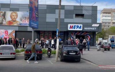 Россияне закрыли продуктовые магазины в Мелитополе, - мэр