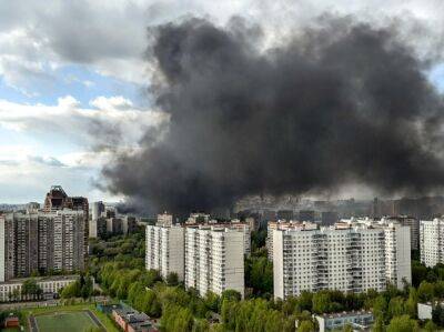 Густой дым над Москвой: горели стройматериалы