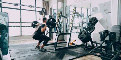 Выбирайте гантели правильного веса. Шесть способов, как увеличить нагрузку в силовых тренировках - nv.ua - Украина - Фитнес