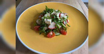 Салат с брынзой, редисом и рукколой: вкусно и полезно