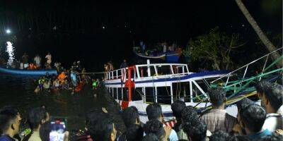 В Индии перевернулась туристическая лодка, по меньшей мере 21 человек погиб