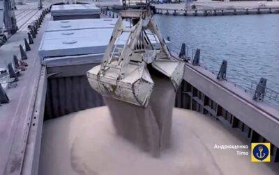 РФ вывозит краденое зерно через порт Мариуполя