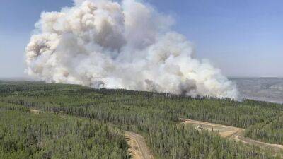 Канада: тысячи людей эвакуированы из-за лесных пожаров