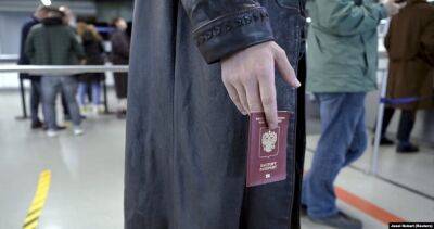 Каждый час российские паспорта получают более 20 граждан Таджикистана