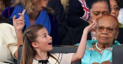 Принцесса Шарлотта привлекла внимание модных обозревателей на коронационном концерте