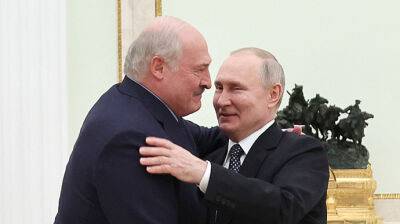 Лукашенко также прилетел на парад к Путину