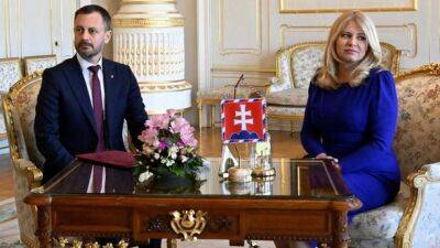 Президент Словакии формирует новое временное правительство после отставки Хегера