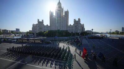 "Против России снова развязана война", - заявил Путин на Красной площади и призвал "к победе"