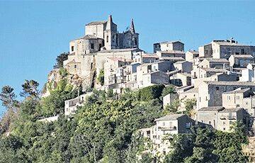 Власти итальянского городка на Сицилии заплатят по €5 тысяч тем, кто переедет туда жить