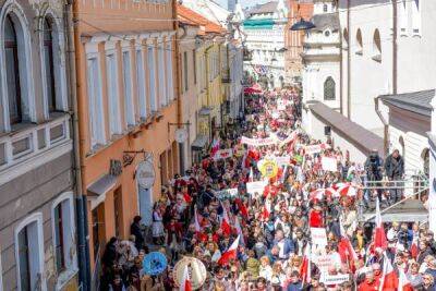 Многотысячное шествие поляков Литвы в Вильнюсе
