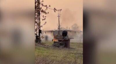 В Новосибирске партизаны сожгли самолет СУ-24: появилось видео