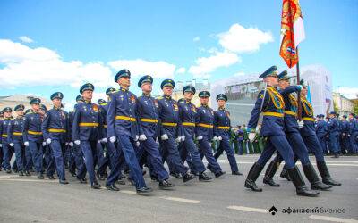 Войска Тверского гарнизона в честь 78-й годовщины победы в Великой Отечественной войне прошли по центру Твери